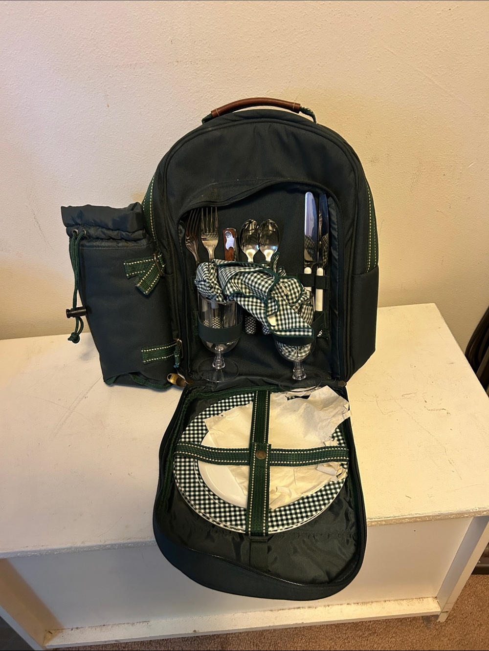 Vintage Dark Green Picnic Backpack with Detachable Wine Compartment - Picture 5 of 6